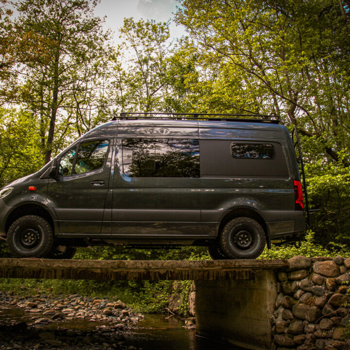 Mercedes Benz Sprinter 4x4- bridge-Wohnmobilausbau   Mercedes Benz Sprinter 4x4 bridge Wohnmobilausbau 720x720