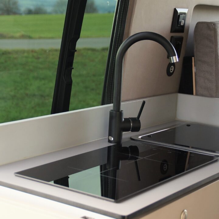 Mercedes Benz Sprinter 4x4 camper mobile home kitchen faucet ceran hob Kochfeld Kueche 1 min 720x720