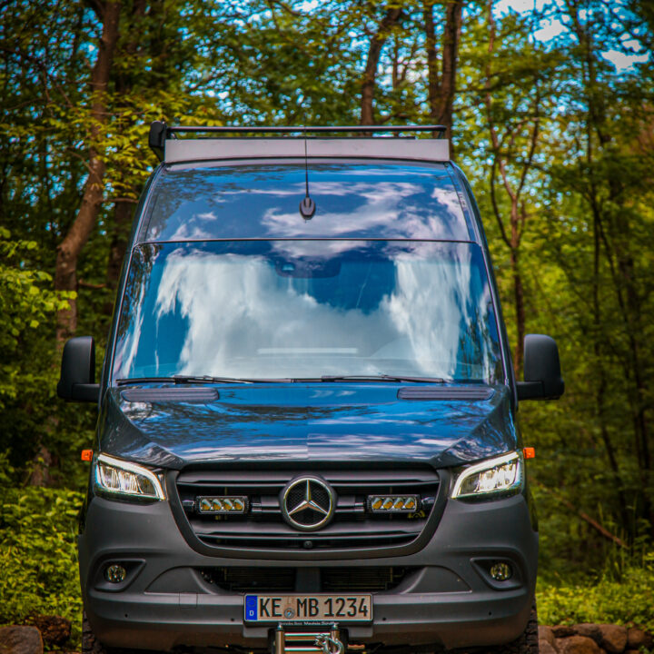 Mercedes Benz Sprinter 4x4-front-nature-Wohnmobilausbau   Mercedes Benz Sprinter 4x4 front nature Wohnmobilausbau 720x720