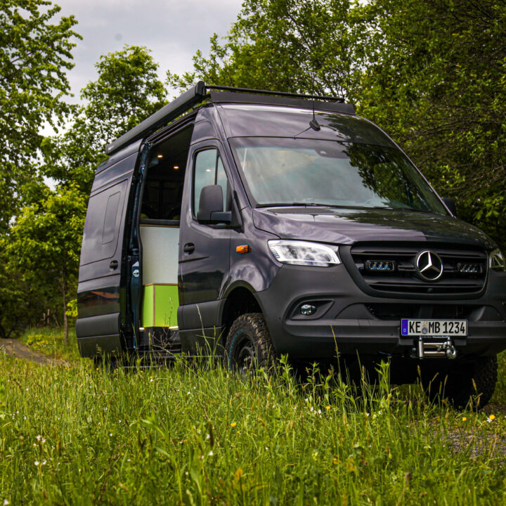 Mercedes Sprinter 4x4-front door-camping-nature   Mercedes Sprinter 4x4 front door camping nature 720x720