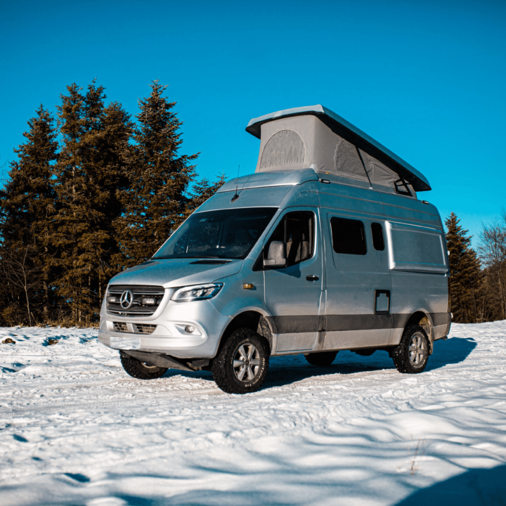 mercedes sprinter wohnmobil aufstelldach schlafdach sca dach schnee wald optimized 720x720