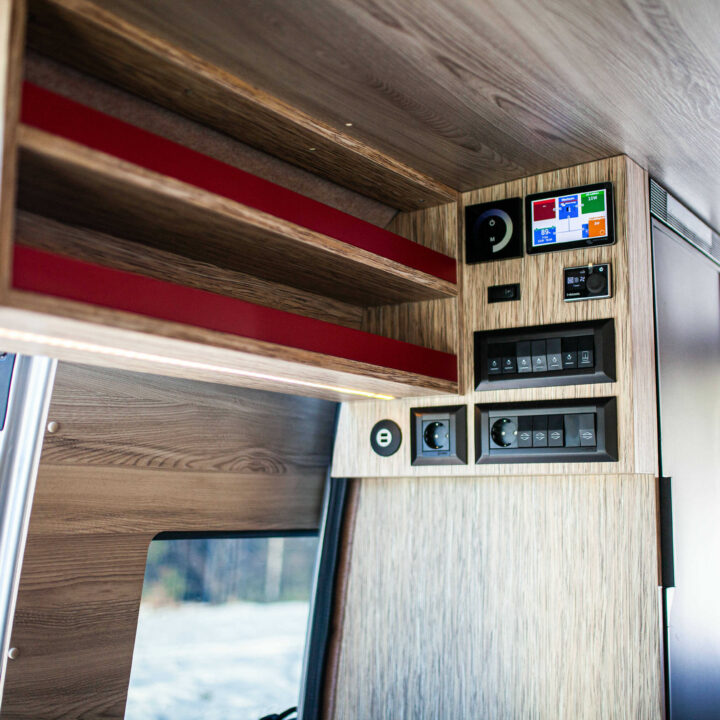 mercedes sprinter wohnmobil campervan busmacher bedienungszentrale touchpanel heizung 1 optimized 720x720